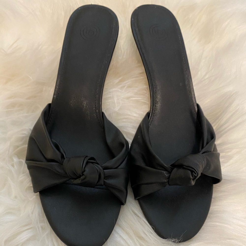 Black kitten heels